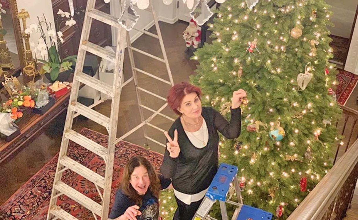 
    Ozzy Osbourne şi Sharon şi-au umplut pomul cu luminiţe  
