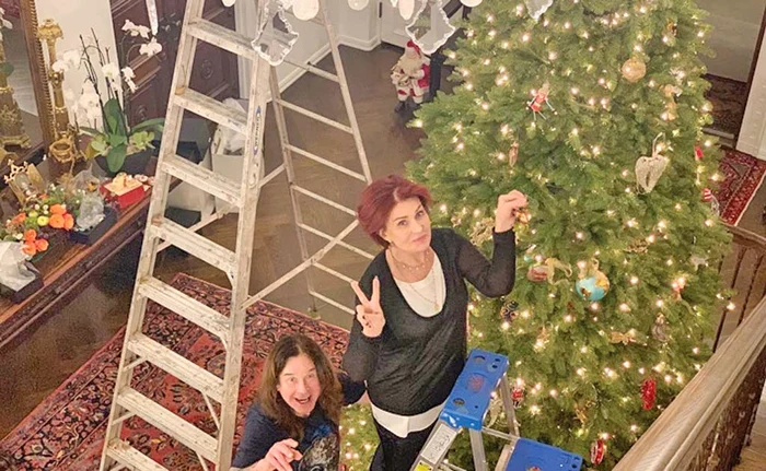 
    Ozzy Osbourne şi Sharon şi-au umplut pomul cu luminiţe  