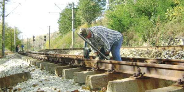 Întârzieri de un an la lucrările pe calea ferată