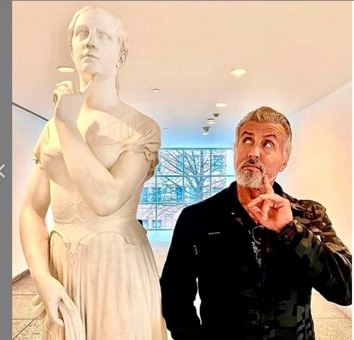 Starul și statuia sa preferatăFoto: Instagram