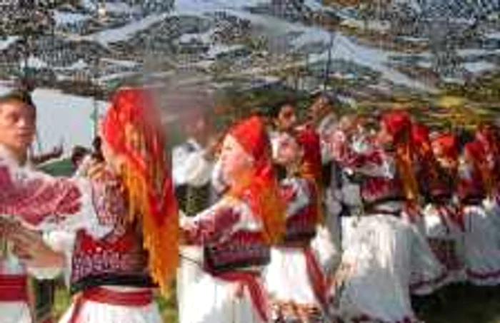 Localnicii vor avea parte de dansuri specifice zonei Foto: arhivă Adevărul