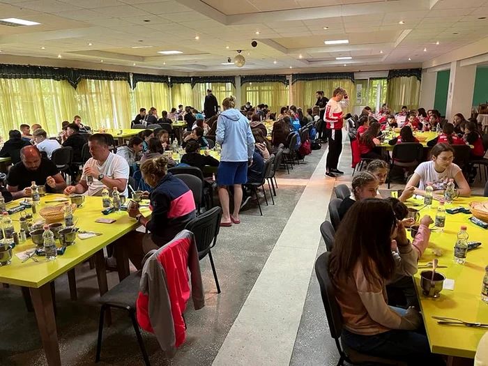 Sala de mese a cantinei FOTO Direcția Județeană pentru Sport și Tineret