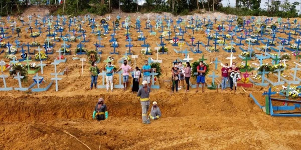 Cimitir victime covid Manaus Brazilia FOTO AFP 