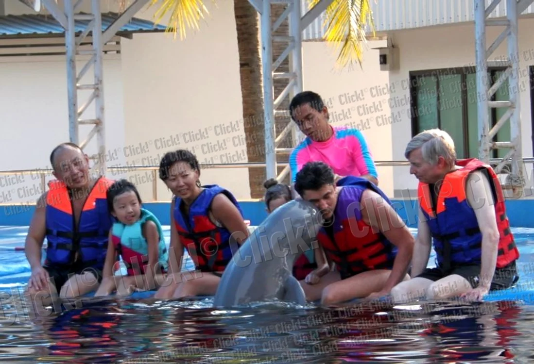 Ana, fetiţa lui Luis Lazarus, a fost vedeta trio-ului în vacanţa din Thailanda. (Foto: arhiva personală)