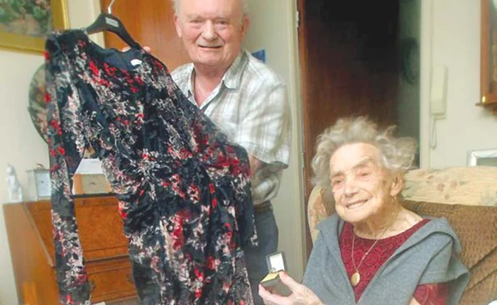 Mirele a cumpărat inelele şi rochia ei pentru ceremonia de căsătorie