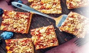 prajiura cu crumble si prune jpg