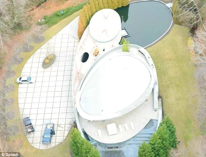 
    Vilă sub formă de OZN (Foto: guliver splashnews/reuters)  