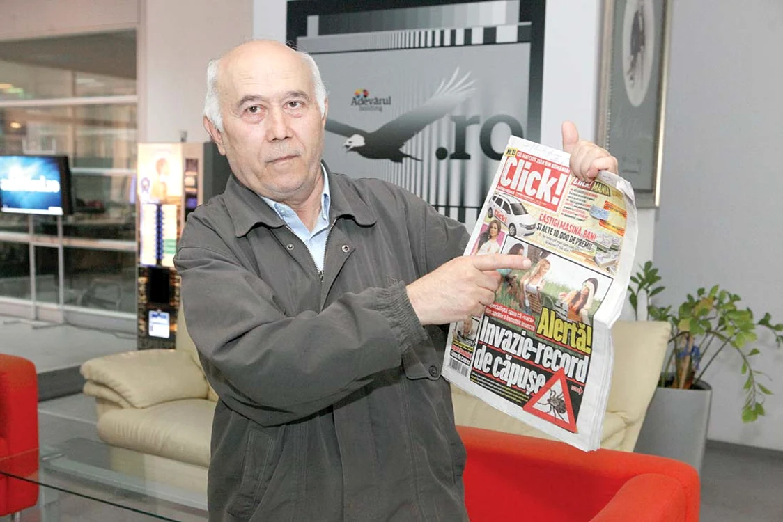 
    Gheorghe Tudorescu ne-a vizitat la redacţie cu un loz de 1.000 de lei   