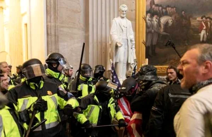 Poliţia Capitoliului, faşă în faţă cu susţintorii preşedintelui Donald Trump