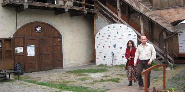Mureşenii sunt aşteptaţi diseară la teatru