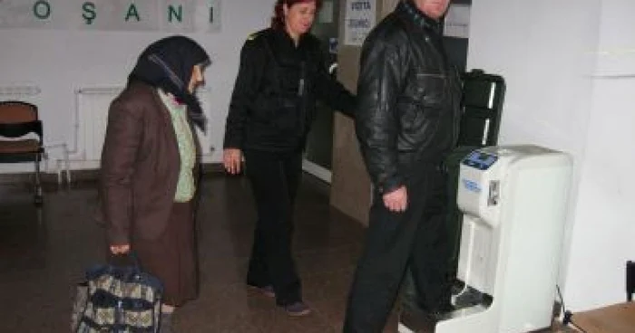 Botoşani: Doi lei încălţatul la spital!