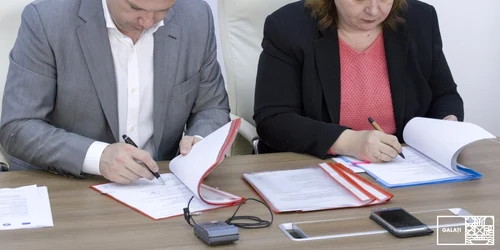 Imagine de la semnarea contractului de finanţare FOTO PMG