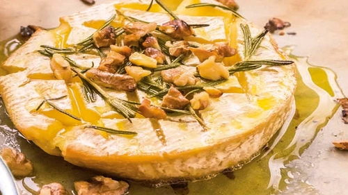 camabert cu miere si nuci jpg