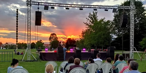 concert parcul coloanei