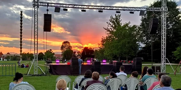 concert parcul coloanei