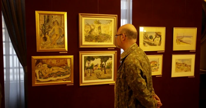 versnisaj expozitie
