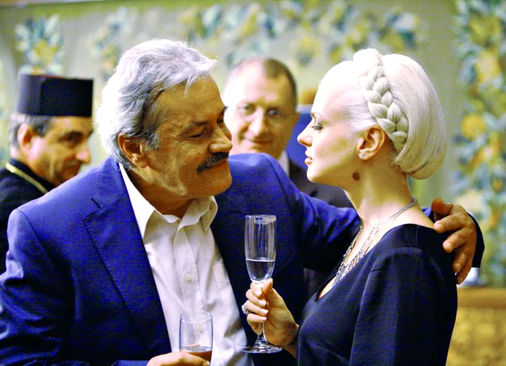 
    Blonda a fost distribuită de regizorul Sergiu Nicolaescu în “Ultimul corupt din România”, continuarea celebrului film „Poker”  