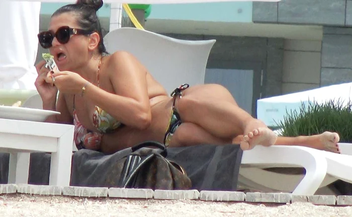 
    Elena Băsescu e atentă la siluetă și mănâncă multe salateFoto: Mihai Ionescu  