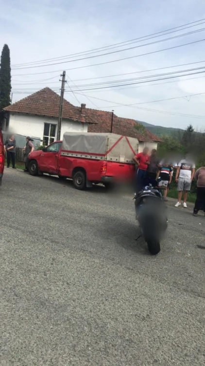 Accident pe şoseaua de centură a staţiunii Călimăneşti - Căciulata - parte a DN7-E81 în Vâlcea - coliziune între o motocicletă şi un autoturism Foto Adevărul