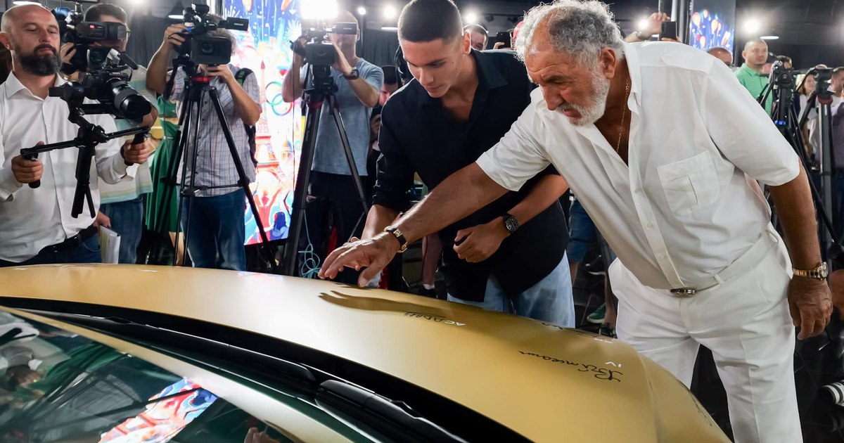 David Popovici refuză mașinile scumpe ale lui Ion Țiriac pentru a conduce un Audi de 10 ani