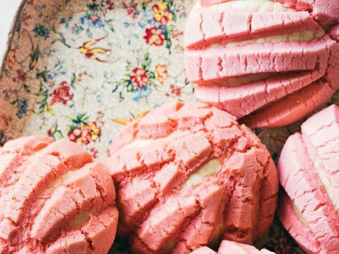 
    Cum faci conchas, ruloul tradiţional mexican de pâine dulce  