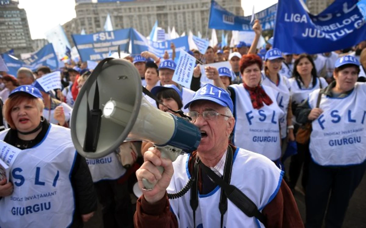 
    Profesorii au protestat în stradă, în 1 iunie, pentru salarii decente  