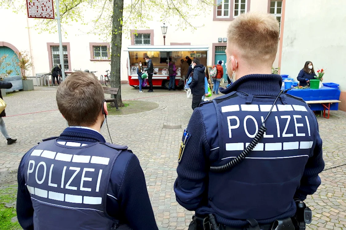 Poliţiştii români au fost ajutaţi de colegii lor din Germania FOTO durlacher.de/cg