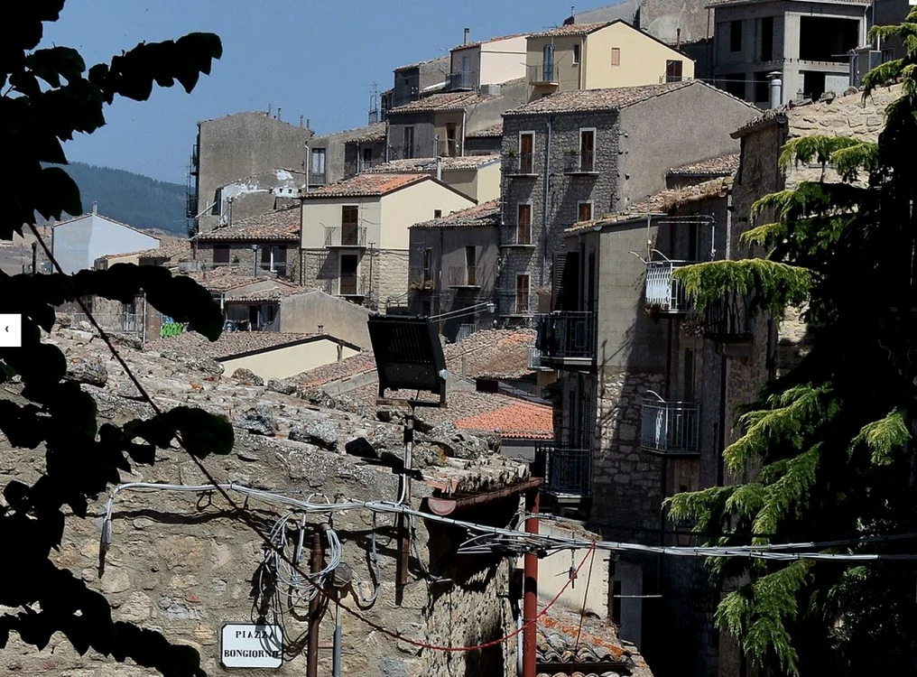 Casele de vis de vând pe sume modice, de la un euro. FOTO: Arhivă Adevărul