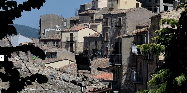 Case de vacanta ifetine de un euro in Italia