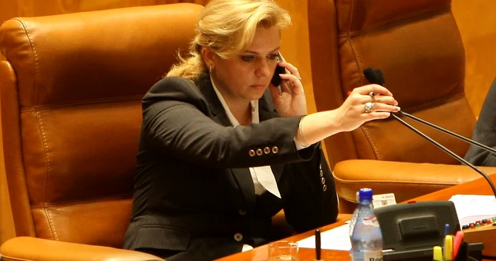 Roberta Anastase a critica tăierile de panglici din Prahova la care a participat Victor Ponta. FOTO Adevărul