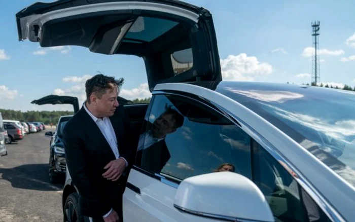 Elon Musk la fabrica Tesla FOTO: Arhivă