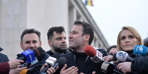 Gheorghe Falcă - Robert Negoiţă - Gabriela Firea / FOTO Mediafax Foto / Alexandru Dobre