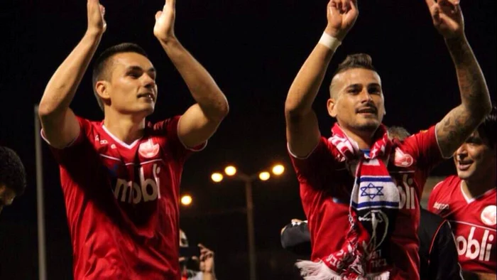 
    Ovidiu Hoban (stânga) nu s-a temut să meargă la Beer Sheva, oraş situat la 40 de kilometri de Fâşia Gaza, unul dintre cele mai periculoase locuri de pe PământFoto: Arhiva personală  