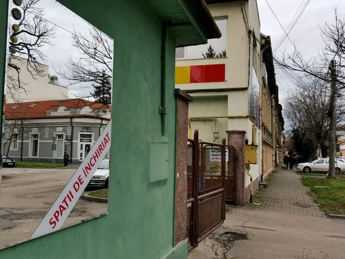 Societatea Oglinda a funcţionat lângă biserica ortodoxă din anii 80 FOTO Ștefan Both