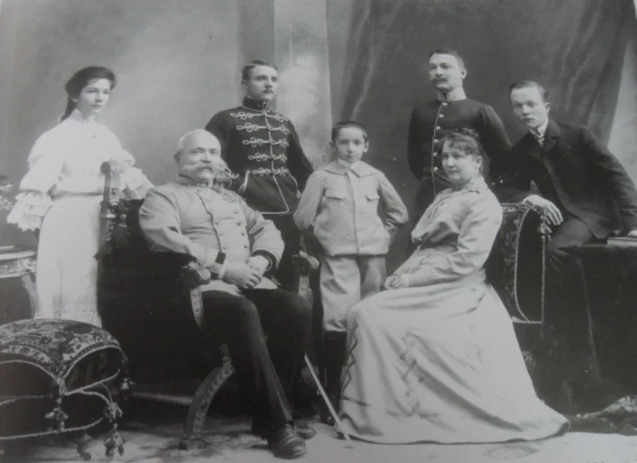 Familia comandantului Bistriţei, realizată de Carl Koller FOTO: preluare de la Oscar Skrabel