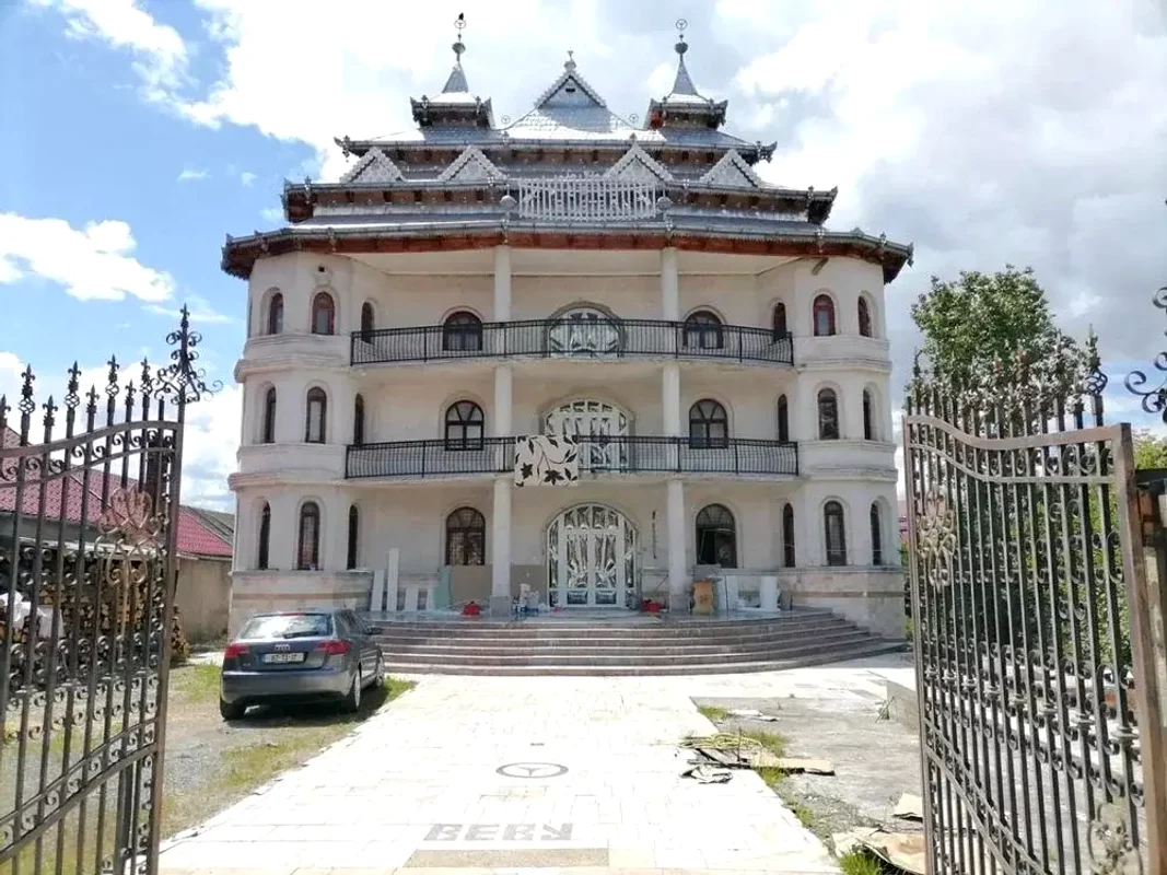 Palate cu turnulete in Romania si Balcani  Foto Reddit (8) webp