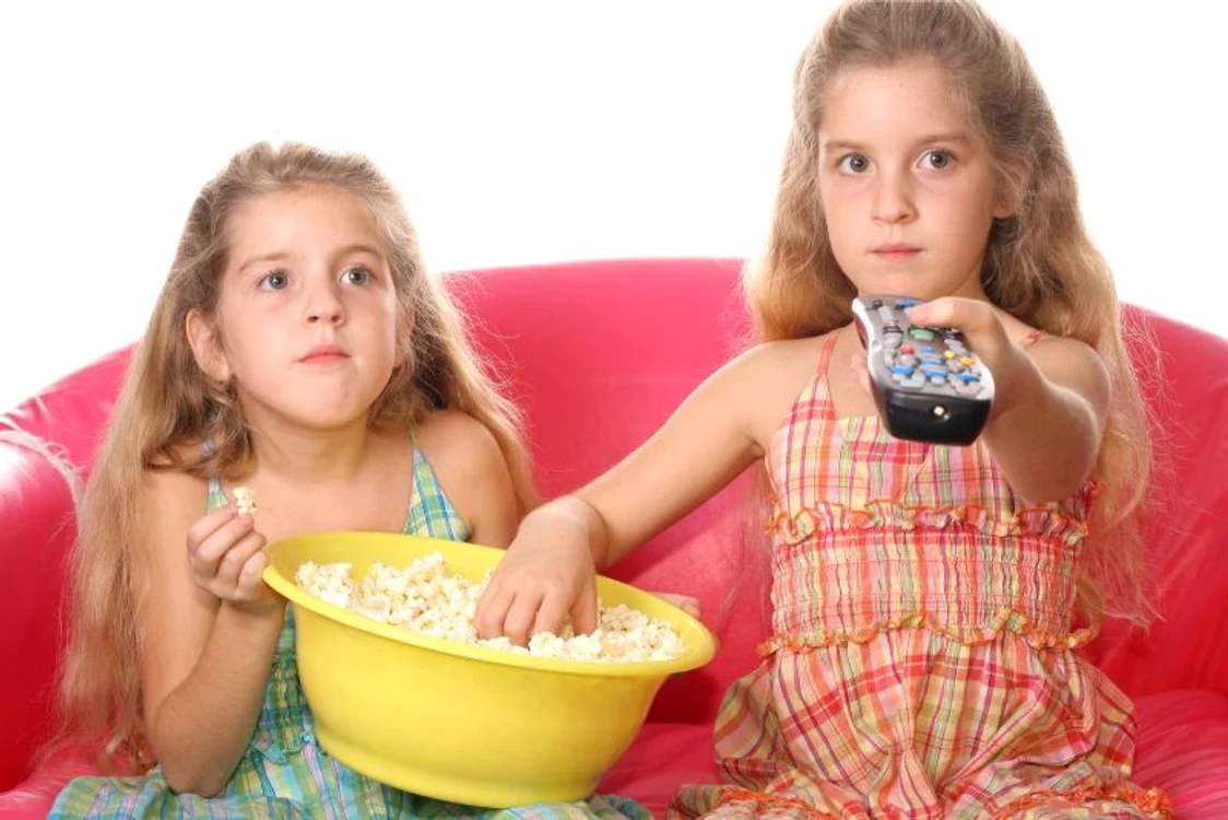 
    Timpul petrecut la televizor îi afectează grav pe copiii cu vârste mici. (Foto: Shutterstock)  
