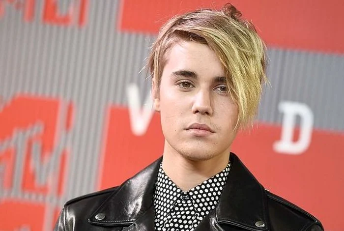 
    Moldoveanca Xenia Deli este protagonista unui sărut pasional în videoclipul lui Justin BieberFoto AP  