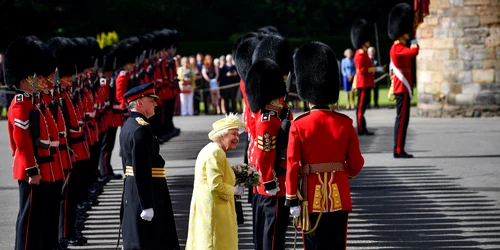 Regina Elisabeta si Gărzile de onoare FOTO Getty Images