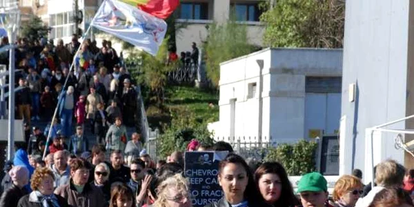Protest la Mangalia pentru oprirea exploatării Chevron - gaze de şist FOTO Ediţia de Sud