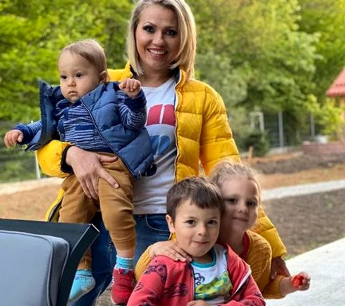 Mirela Vaida are trei copii mici, așa că este foarte atentă să nu îi pună în niciun fel de pericolfoto: arhivă personală
