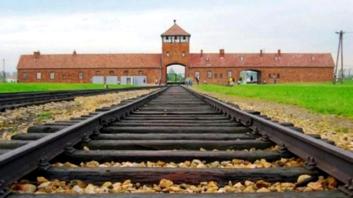 Otto Dov Kulka, un om care a reuşit să supravieţuiască lagărului de la Auschwitz, şi a povestit într o carte amintirile despre Mengele jpeg