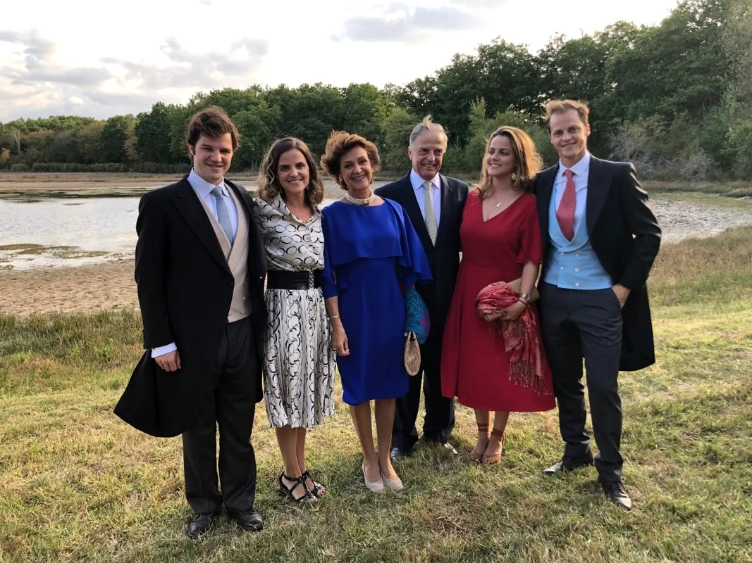Prințul Antonio de Orleans-Bragança cu soția sa, Prințesa Christine, și copiii lor, Prințul Rafael și Prințesele Maria Gabriela și Amelia, și nepotul lor, Prințul Moștenitor Henri de Ligne. FOTO: Casa Imperială a Braziliei