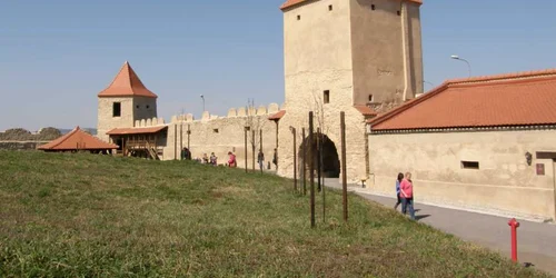 Cetatea Rupea a devenit o bijuterie