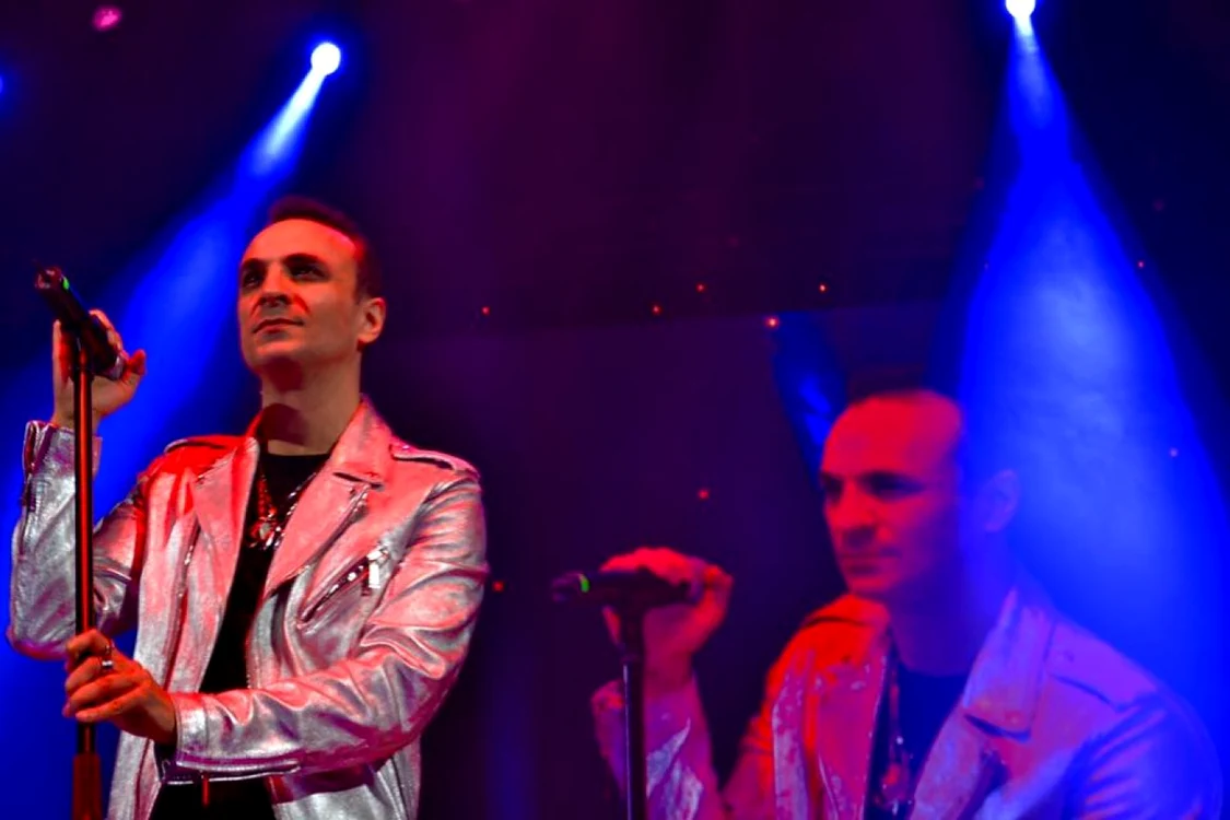 Anul trecut, Direcţia 5 a lansat albumul „Love, Peace & Harmony“, odată
cu sărbătorirea a 25 de ani de carieră FOTO Facebook