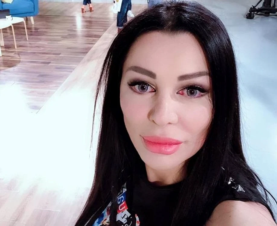 
    Ioana s-a lăudat pe pagina personală de Facebook cu trandafirii pe care i-a primit de la Ilie Năstase Foto:Arhivă personală  