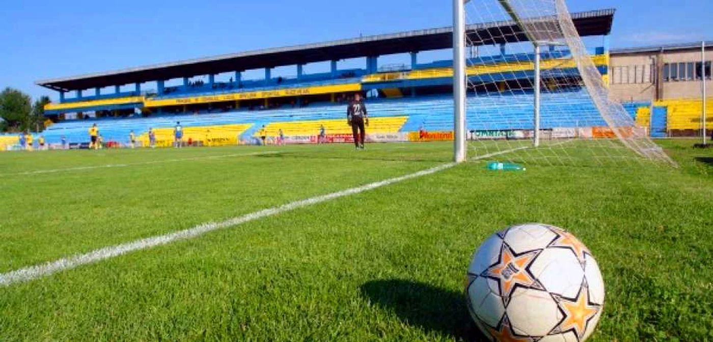 Dacă nu se găsesc bani pentru plata salariilor, mingea de fotbal va deveni obiect de decor pe Areni