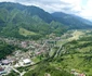 Brezoi pe Valea Lotrului în județul Vâlcea și panorama aeriană Foto Live Music Summer Camp Brezoi jpg