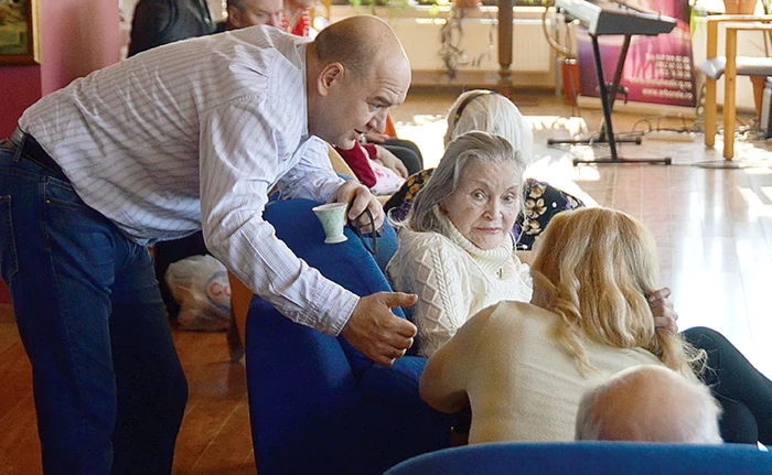 
    Aici îşi duce Zina Dumitrescu  bătrâneţile din 2011. Azilul  se află la Ghermăneşti, Ilfov  