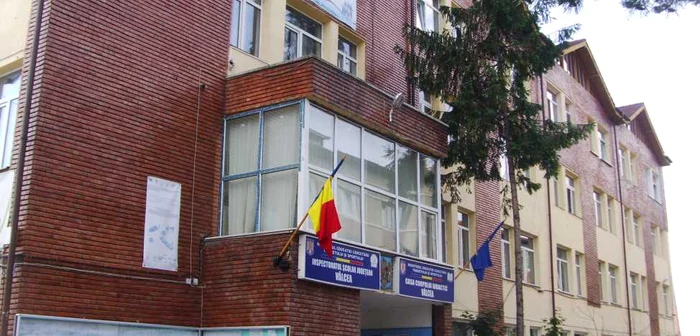 Profesorii care s-au înscris la concursul de directori susţin luni un
interviu pentru posturile rămase vacante